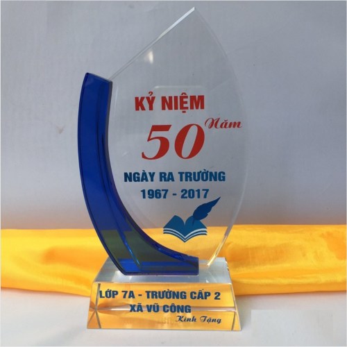 Kỷ niệm chương pha lê - Quà Tặng Thiên Việt - Công Ty TNHH Quà Tặng Thiên Việt